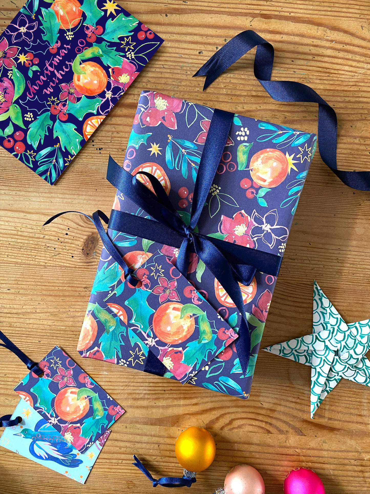 Hellebores & Holly - Wrap & Tag set